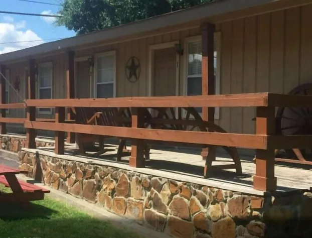 Maven's Inn & Grill hotel detail image 2