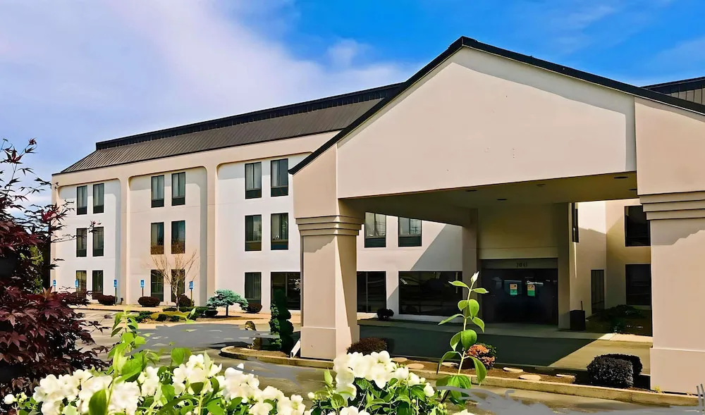 Comfort Inn, Erie - Near Presque Isle hotel hero