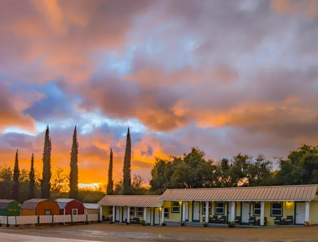 Gena's Sierra Inn & Restaurant hotel detail image 1