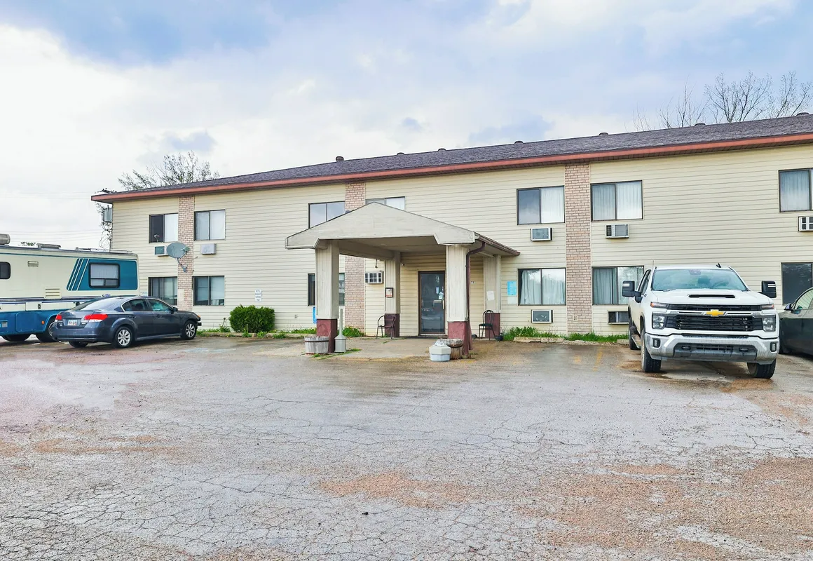 OYO Hotel Pipestone MN, Canterbury Park hotel hero