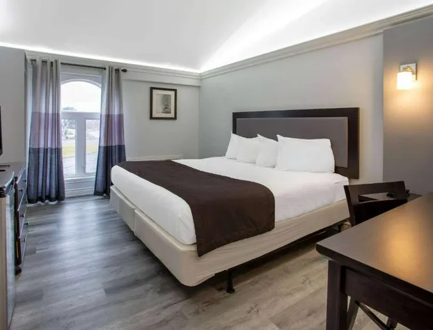Travelodge by Wyndham Sarnia hotel detail image 1