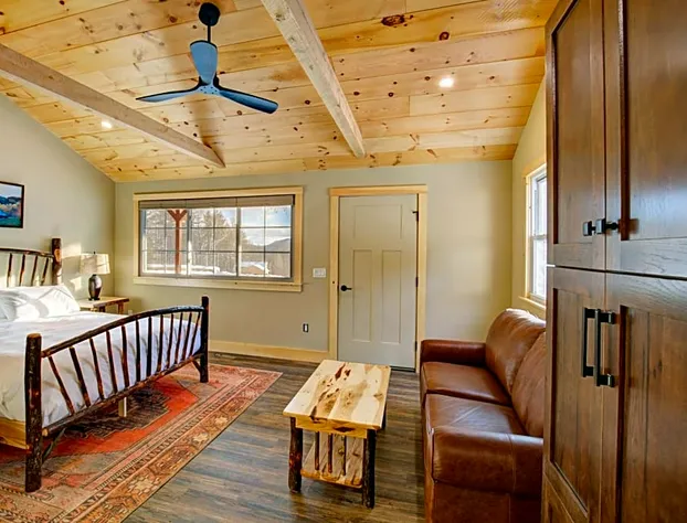 The Lodge by Sunapee Stays hotel detail image 3