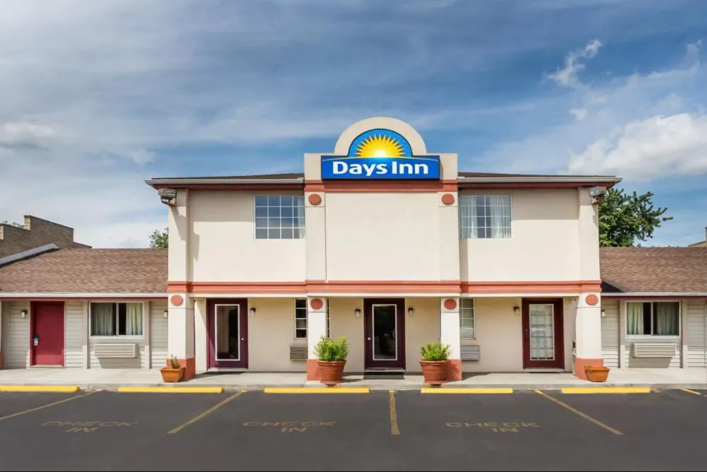 Days Inn by Wyndham Shreveport hotel hero