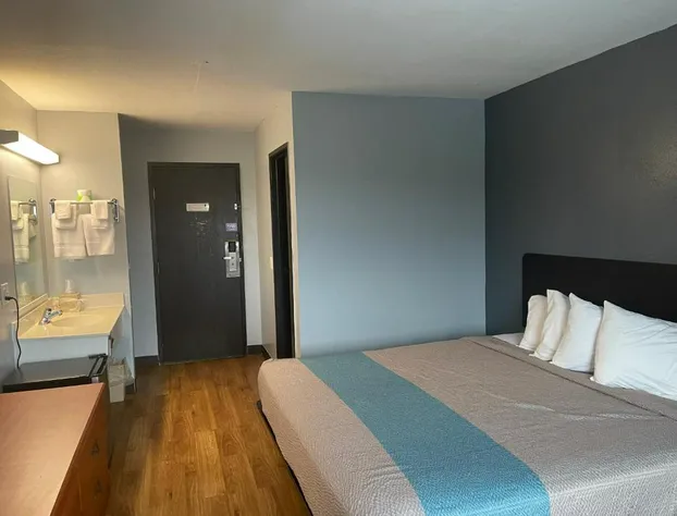 Troy Inn and Suites hotel detail image 4