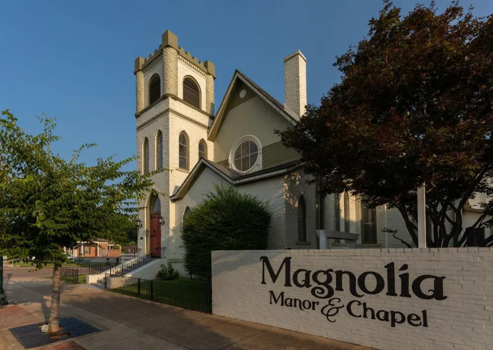 Magnolia Manor and Chapel hotel hero