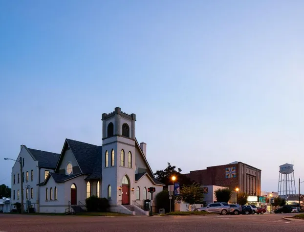 Magnolia Manor and Chapel hotel detail image 2