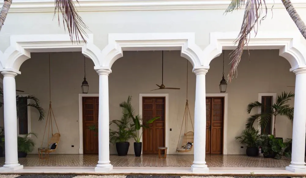 Decu Downtown hotel hero