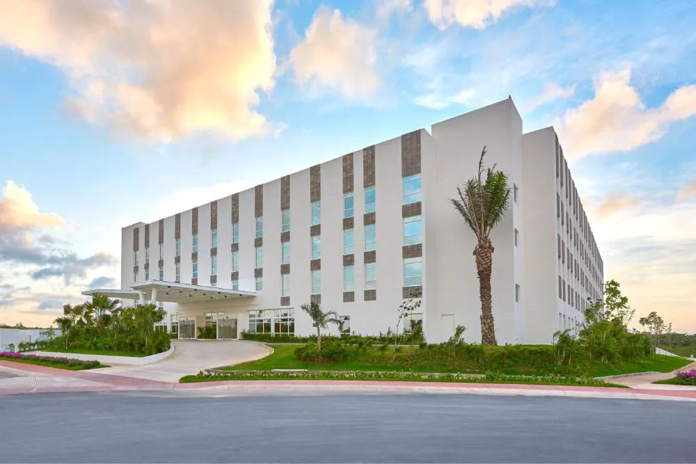 City Express Plus by Marriott Cancún Aeropuerto Riviera hotel hero