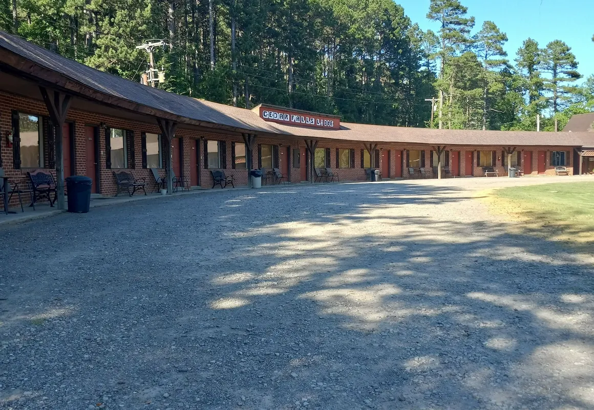 Cedar Falls Motel hotel hero