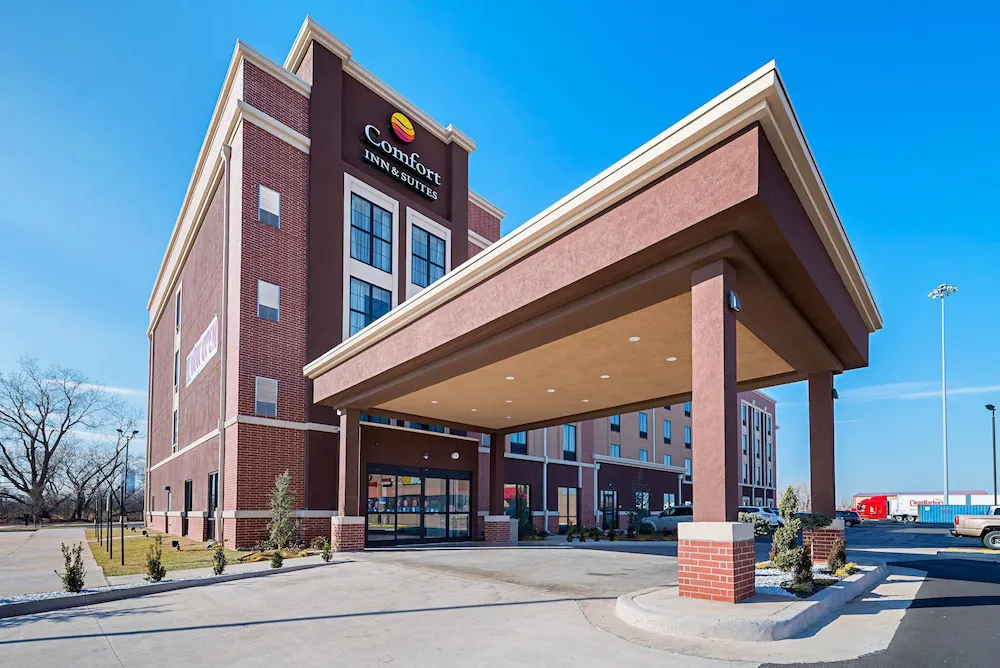 Comfort Inn And Suites hotel hero