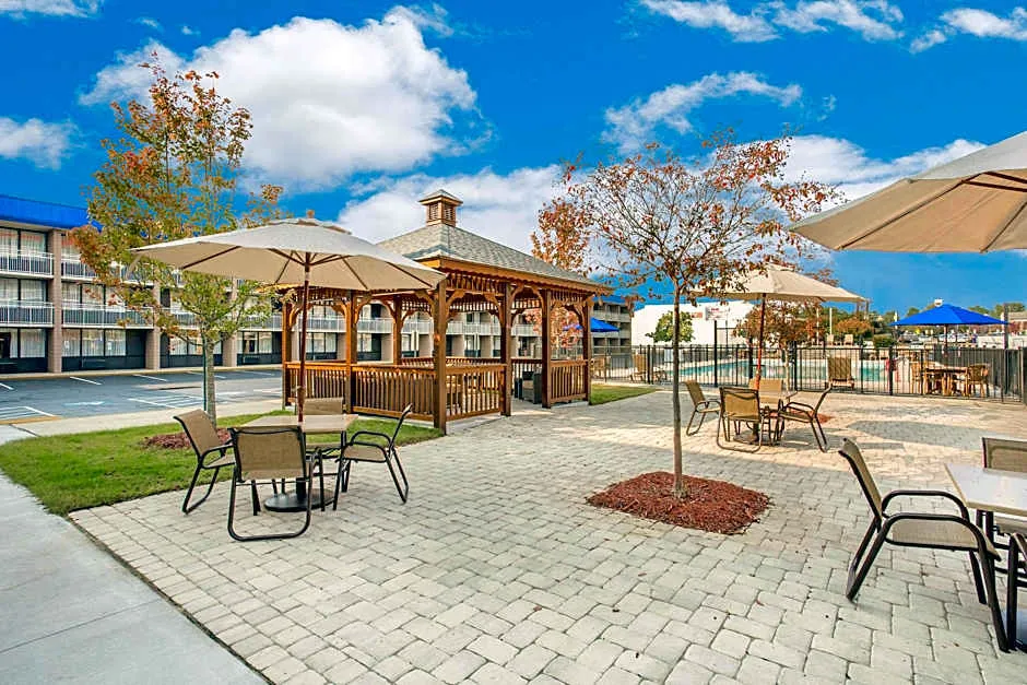 Ramada Plaza by Wyndham Fayetteville Fort Bragg hotel hero