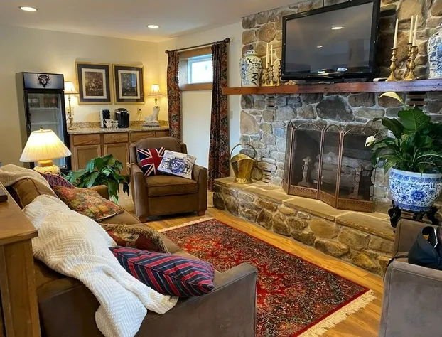 The Inn at Shady Lawn hotel detail image 2