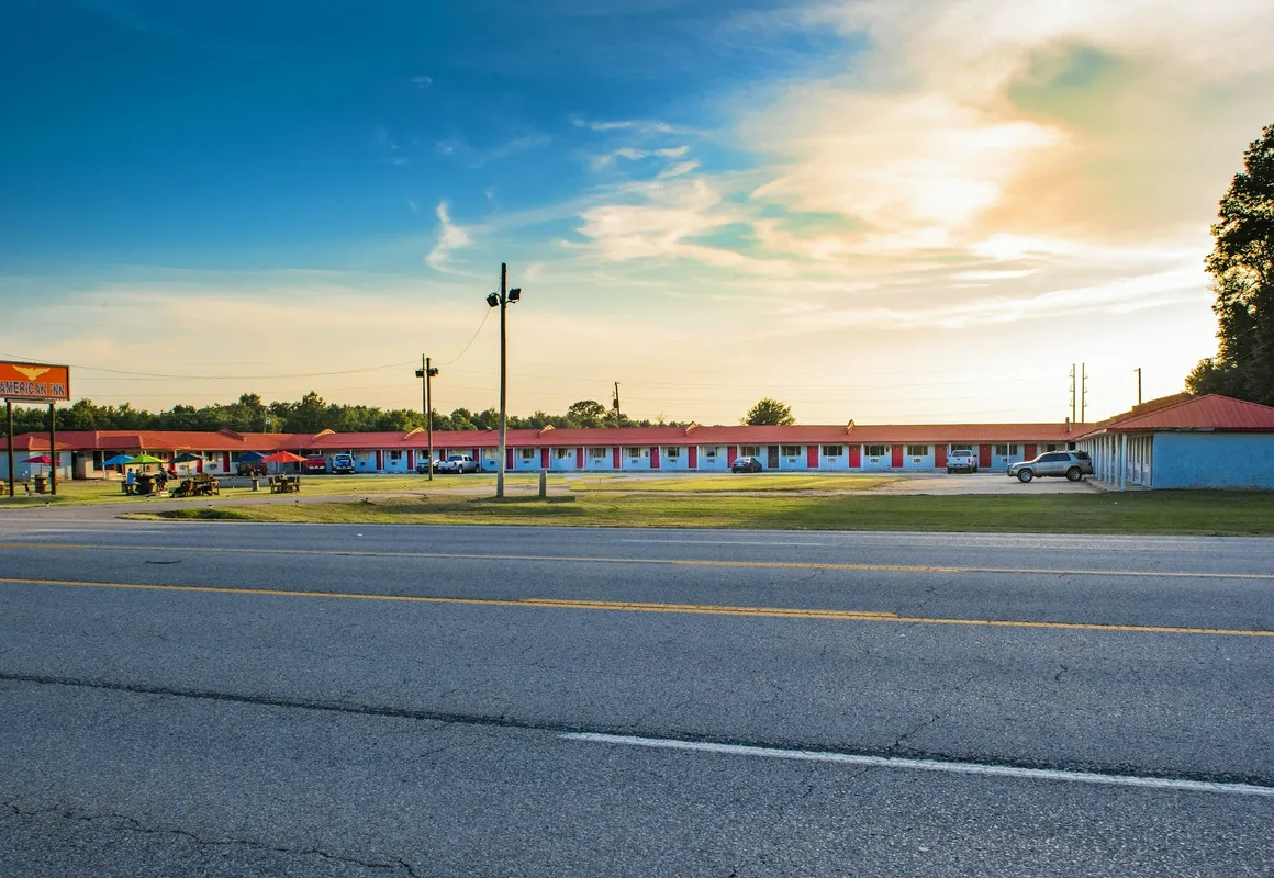 American Inn hotel hero