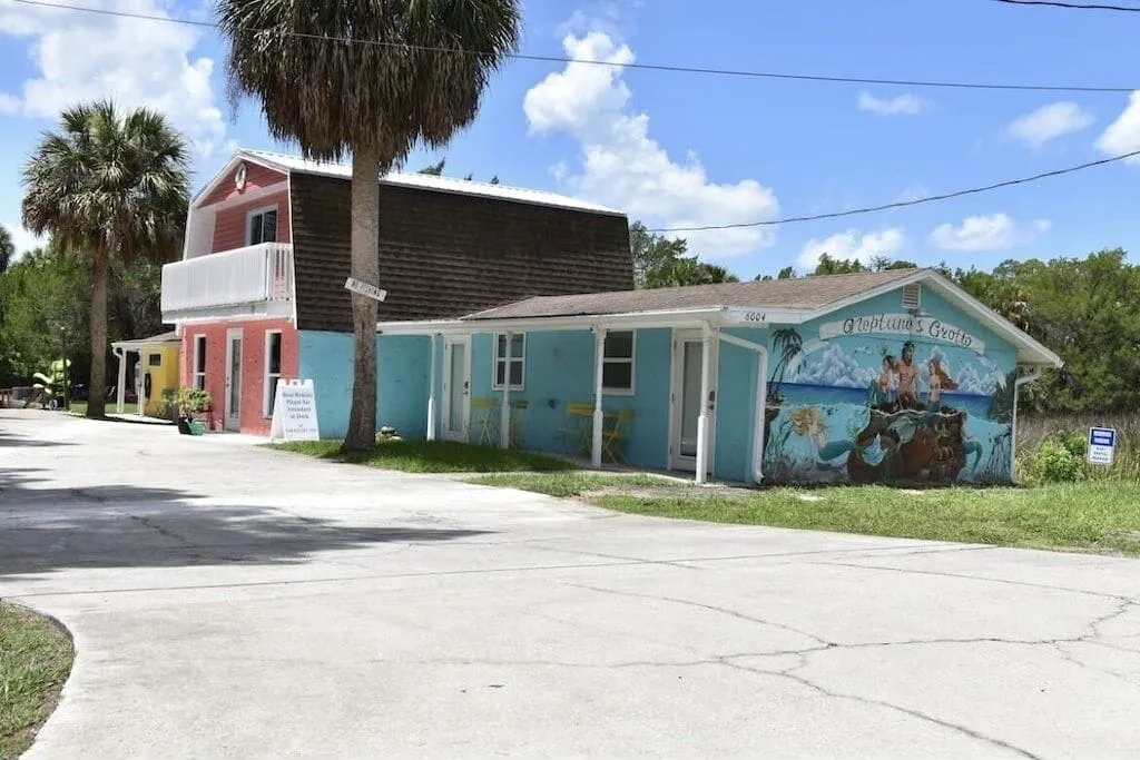 Neptune's Grotto Waterfront Retreat hotel hero