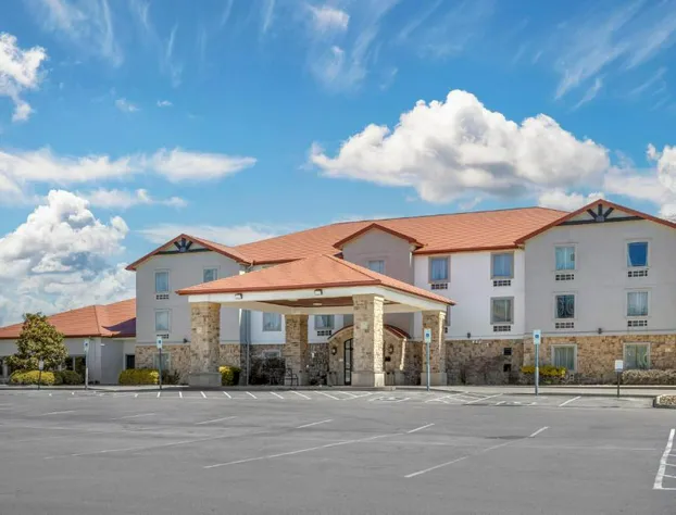 Quality Inn & Suites Monterey I-40 hotel detail image 1