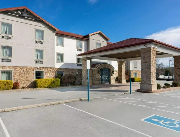Quality Inn & Suites Monterey I-40 hotel detail image 2