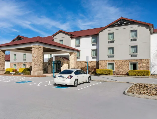 Quality Inn and Suites Monterey, TN - Crossville, TN hotel detail image 1