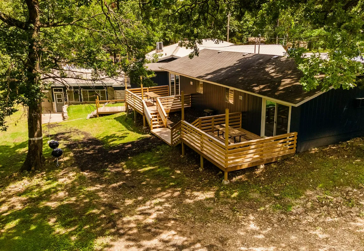 Kimberling Cove D2 hotel hero