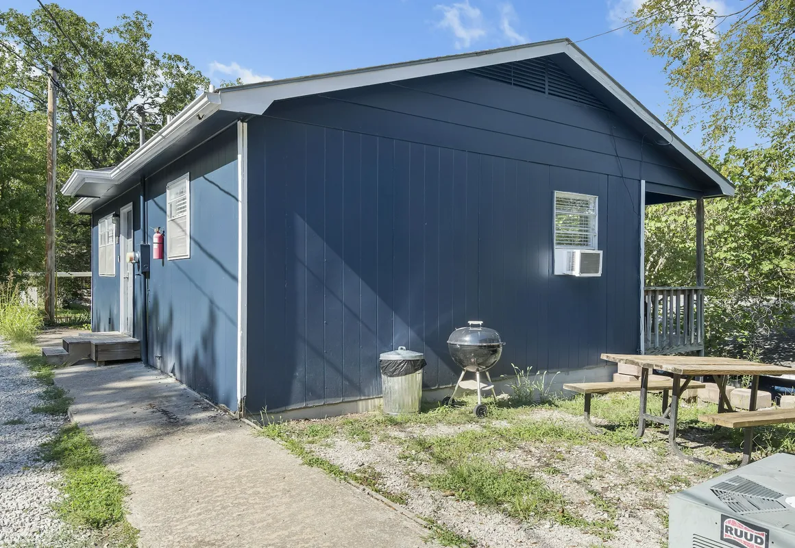 Kimberling Cove H19 hotel hero