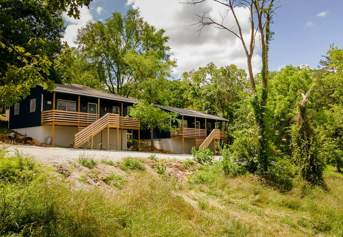 Kimberling Cove H21 hotel hero