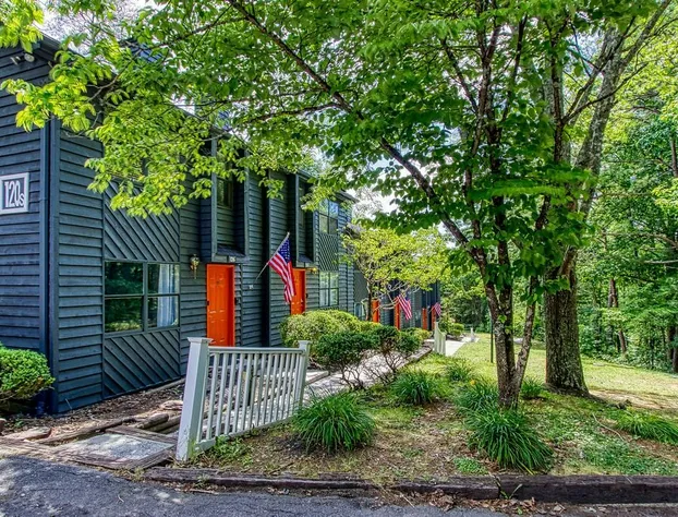 Pinecrest Hotel B hotel detail image 4