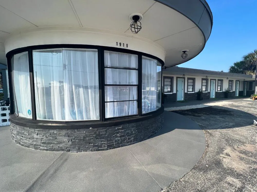 1915 Beach Club hotel hero