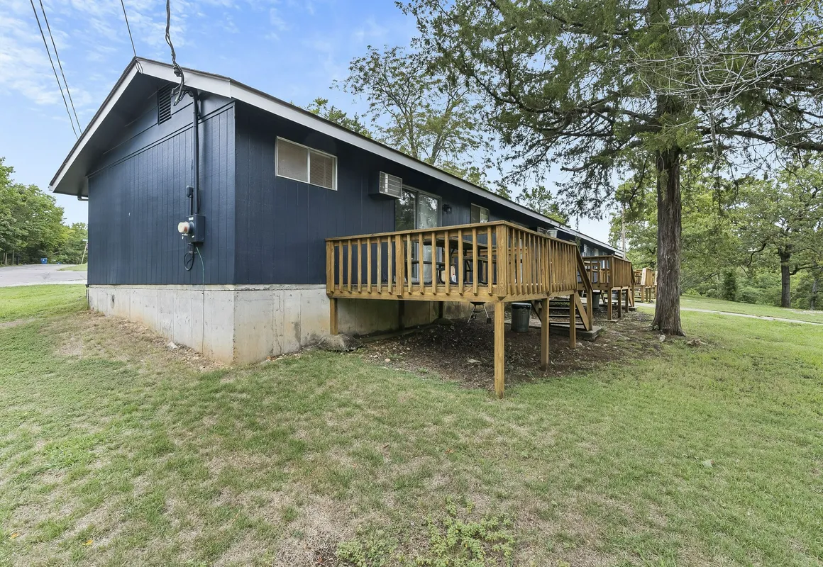 Kimberling Cove C2 hotel hero