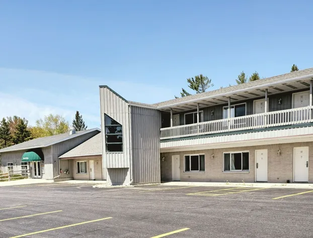 Gray Wolf Lodge hotel detail image 3