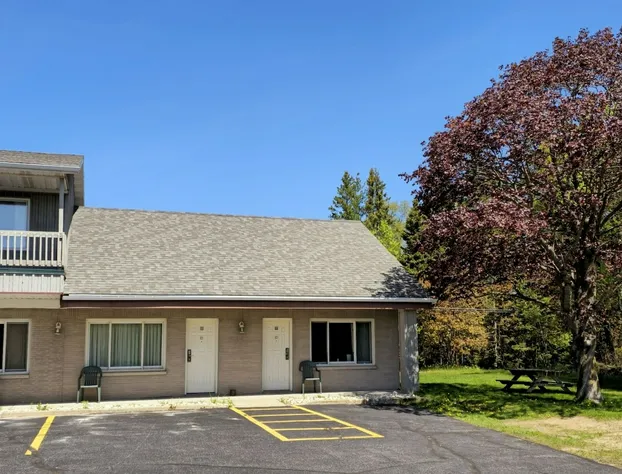 Gray Wolf Lodge hotel detail image 4