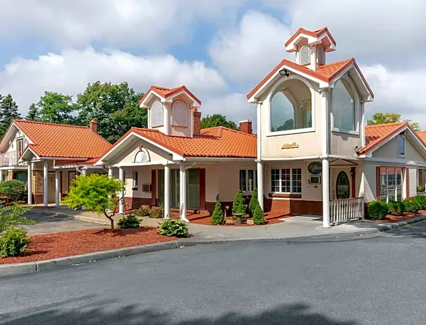 Rodeway Inn & Suites Clarence/Buffalo East hotel detail image 1