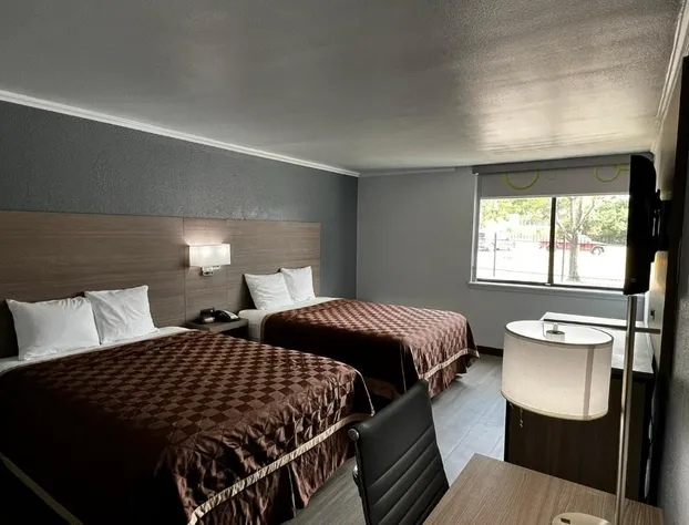 Super 8 by Wyndham Fort Worth Entertainment District hotel detail image 1