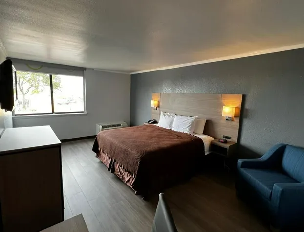 Super 8 by Wyndham Fort Worth Entertainment District hotel detail image 2