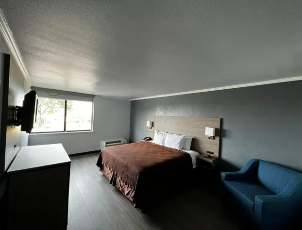 Super 8 by Wyndham Fort Worth Entertainment District hotel detail image 4