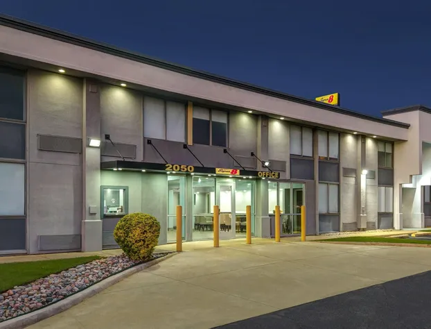 Super 8 by Wyndham Fort Worth Entertainment District hotel detail image 2