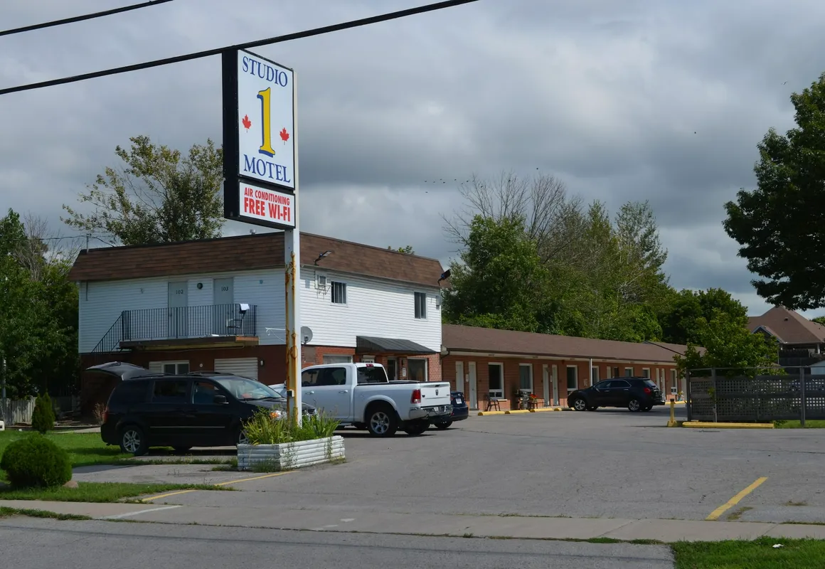 Studio 1 Motel hotel hero