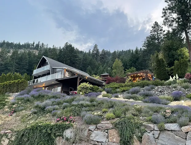 Les Chambres Roses hotel detail image 1