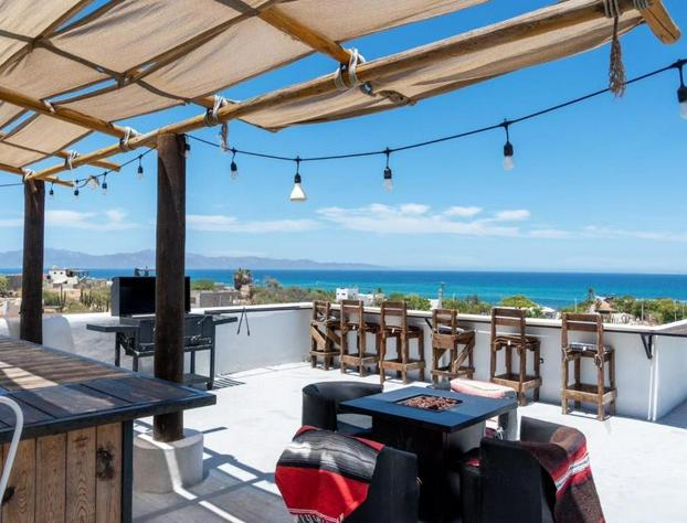Casa Arrecife - Dorado Suite, Fast Wifi & Balcony! Beach is steps away! hotel detail image 1