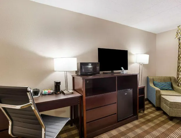 Clarion Inn & Suites Stroudsburg Poconos hotel detail image 1