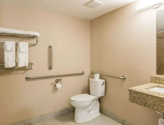 Clarion Inn & Suites Stroudsburg Poconos hotel detail image 3