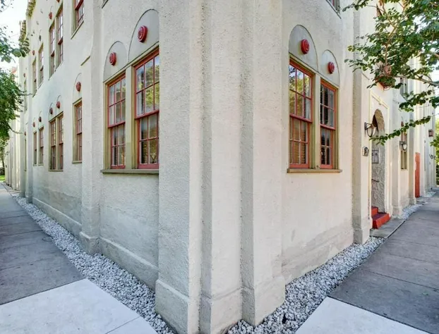 The Madison Riverwalk hotel detail image 1