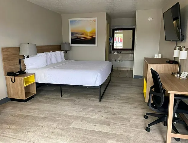 Days Inn by Wyndham Brunswick/St. Simons Area hotel detail image 3