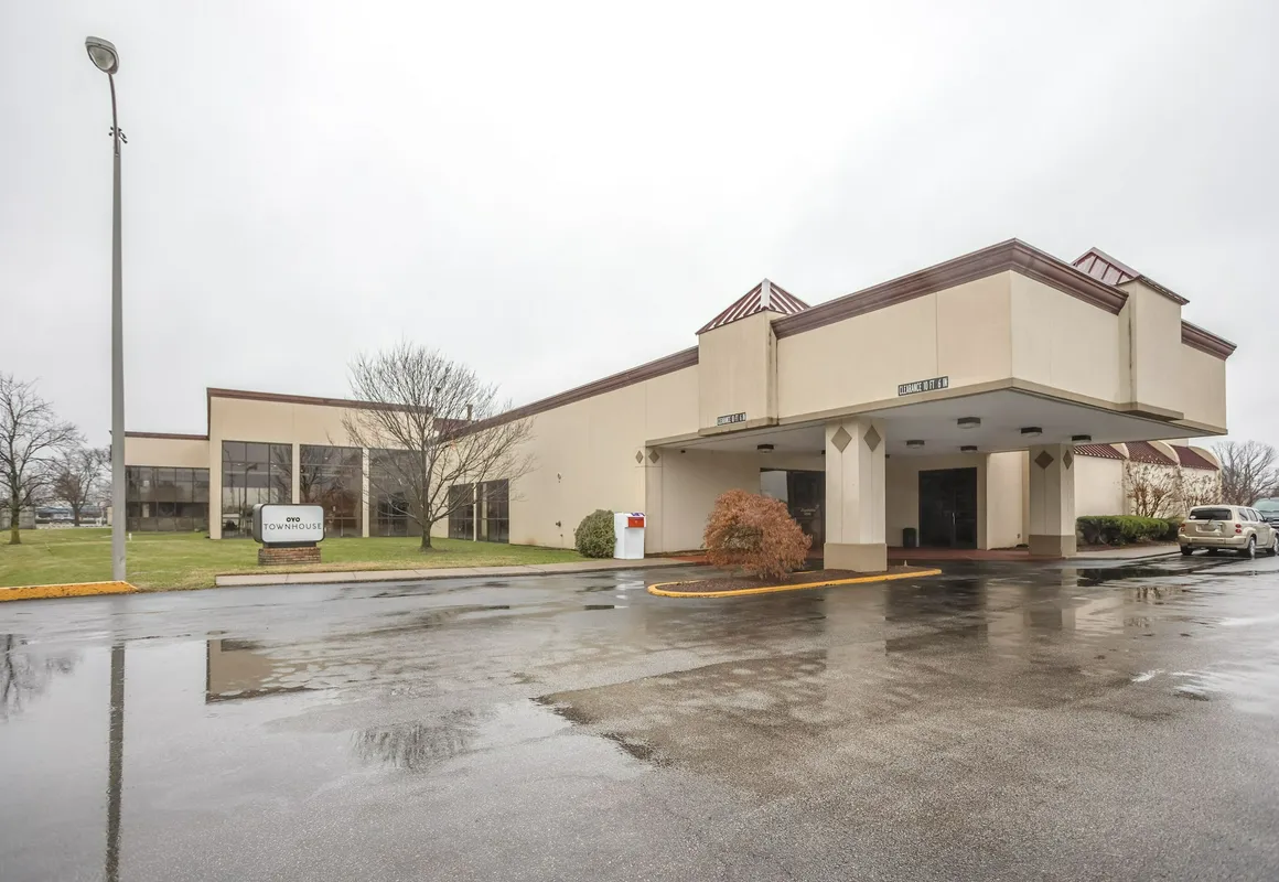 OYO Townhouse Owensboro West hotel hero