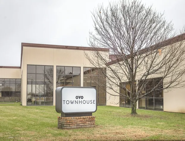 OYO Townhouse Owensboro West hotel detail image 1