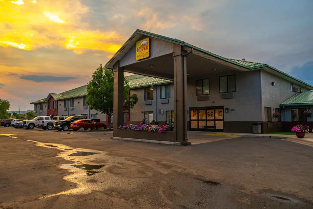 Yellowstone River Inn & Suites hotel hero
