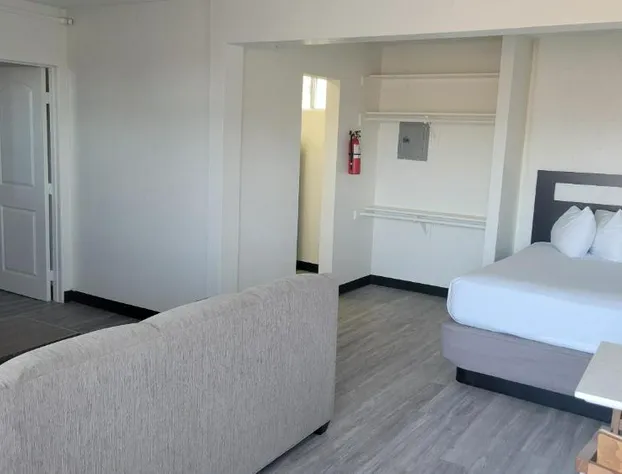 MC Pacific Inn & Suites hotel detail image 1