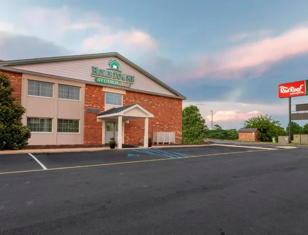 HomeTowne Studios by Red Roof Wilmington - New Castle hotel detail image 1