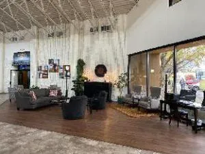 Quality Inn & Suites hotel hero