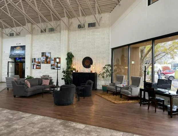 Quality Inn & Suites hotel detail image 1