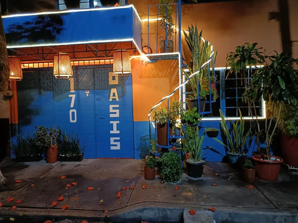 Oasis Airport hotel hero