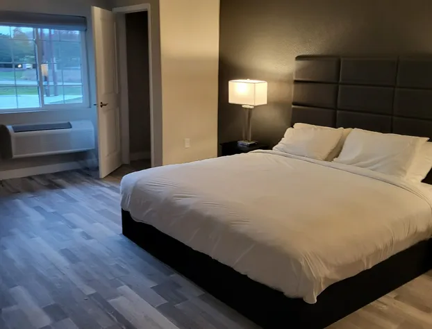 Red Fox Inn and Suites hotel detail image 3